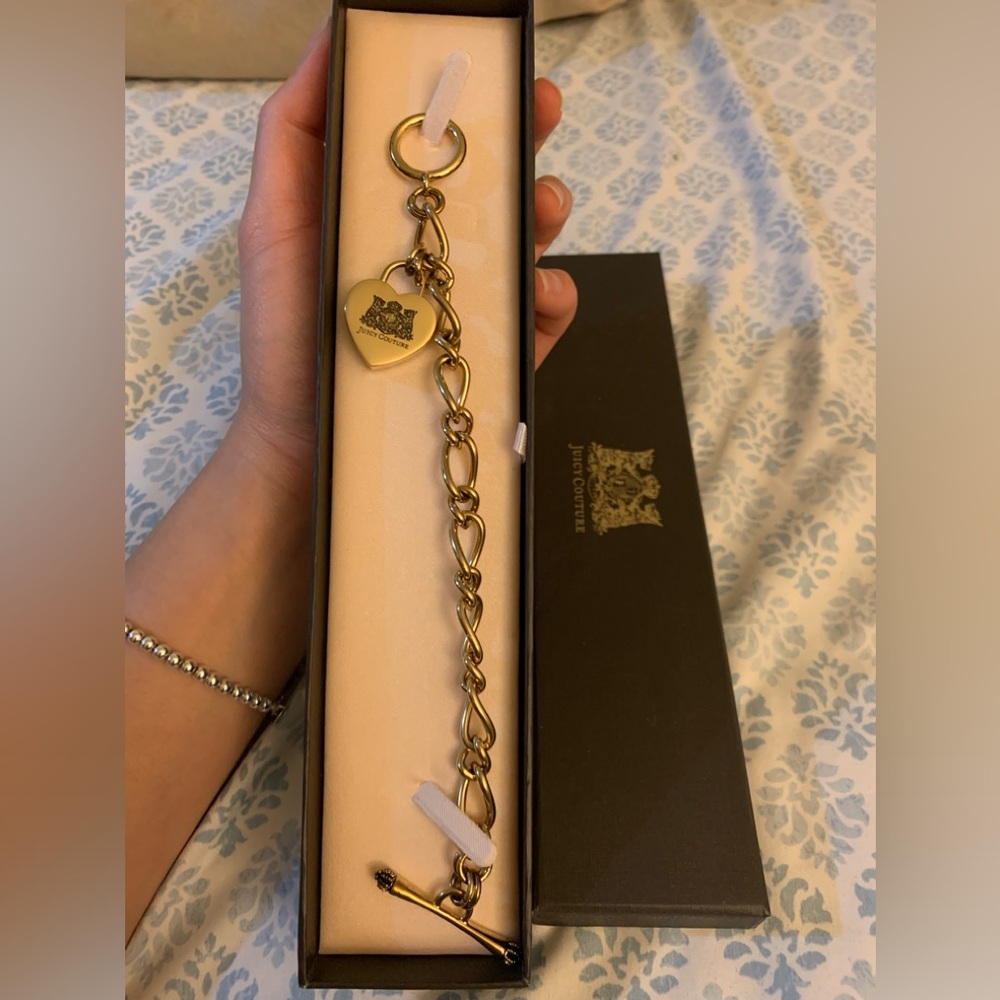 Juicy Couture Bracelet Flat Heart Charm Gold Tone Toggle Classic Chain